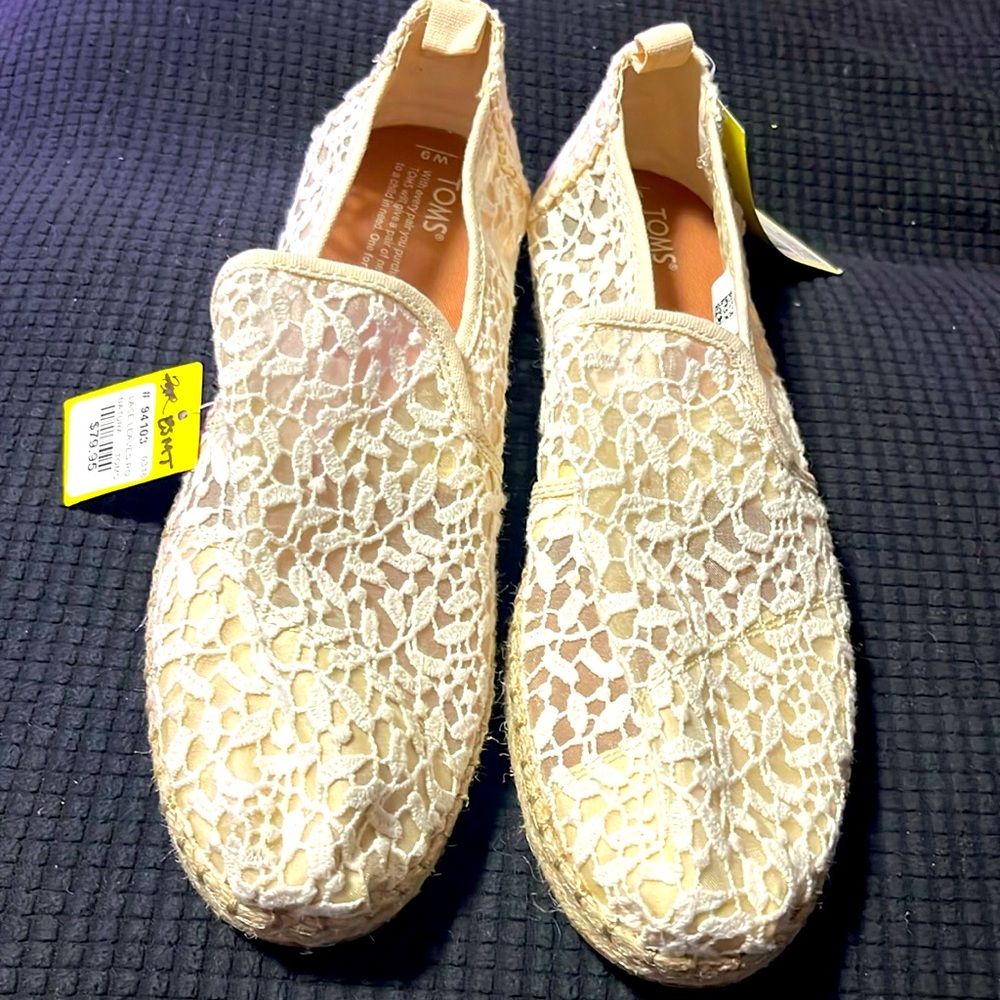Beautiful Toms cream/ivory natural lace leave espadrilles for woman size 9